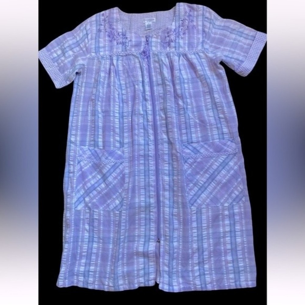 Croft & Barrow Intimates Robe Nightgown Housecoat  Purple Plaid  Zip Front M